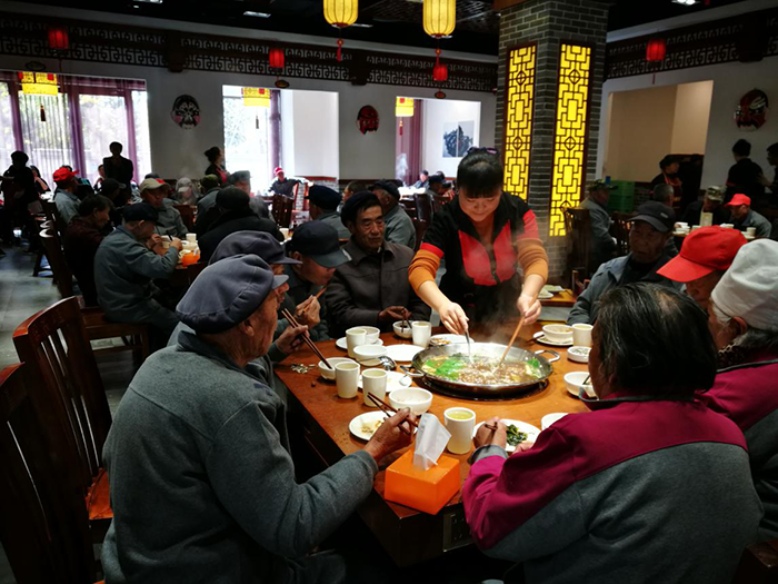 公司開展“百善孝為先，公益火鍋宴”慶祝重陽佳節(jié)