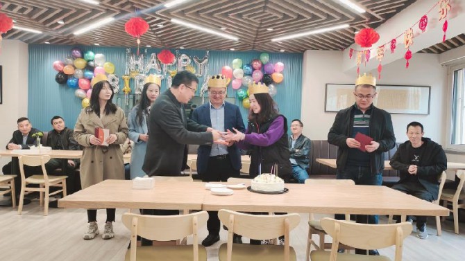 時光雖忙碌，我們一起成長