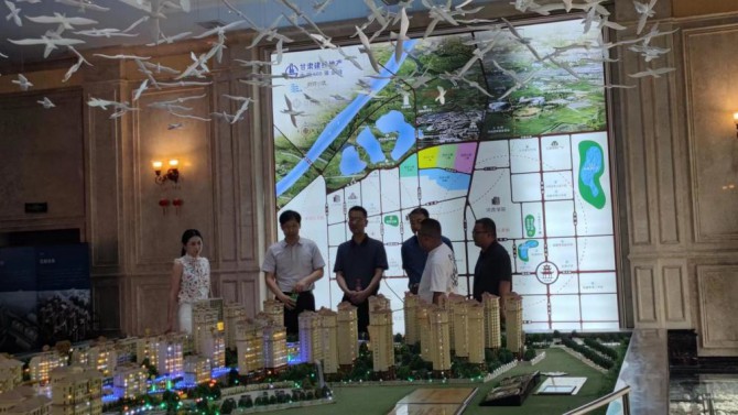 李建軍調研置業(yè)公司張掖濱河小鎮(zhèn)項目