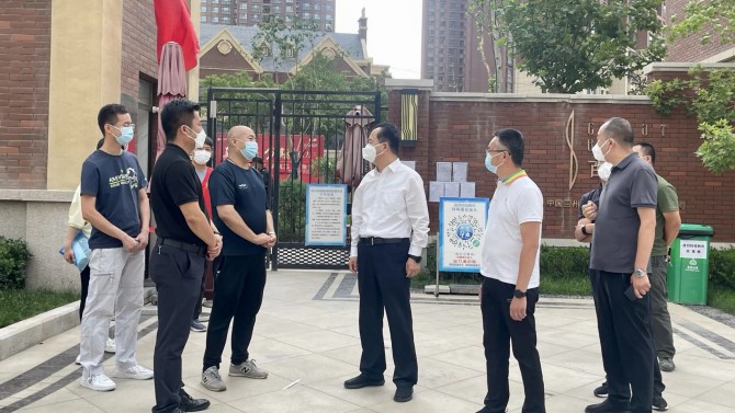 成少平調研百酈灣疫情防控工作 看望慰問物業(yè)一線工作人員